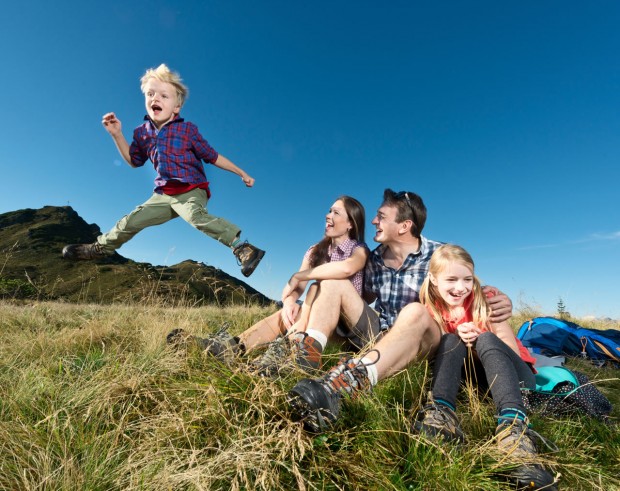 Spaß mit der Familie beim Wandern © Flachau Tourismus